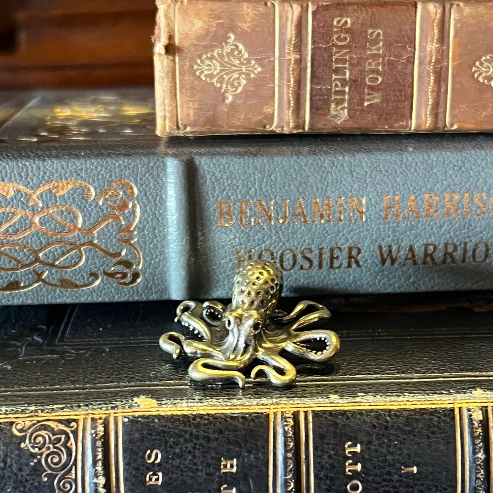 Solid Brass Octopus Vintage-style Sculpture Desk Decor - Picture 3 of 16